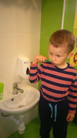 Mycie zębów - Żabki